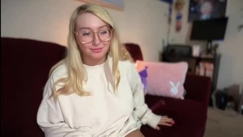 vanillapuddingpie online show from March 8, 2025, 3:28 am