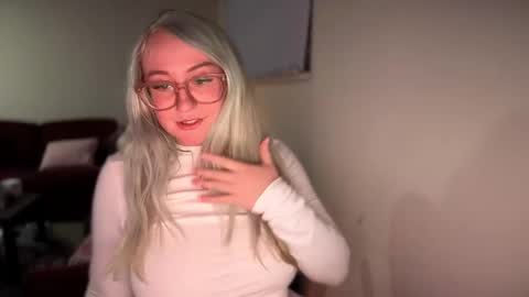 vanillapuddingpie online show from November 12, 2025, 1:28 am