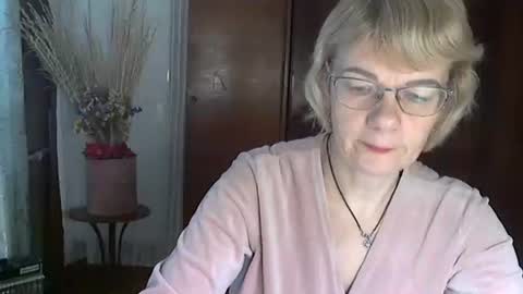 Snapshot of vanillaxcreamy chatting on January 20, 2025, 9:56 am Vanillaxcreamy online show from January 20, 2025, 9:56 am