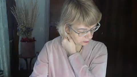 Snapshot of vanillaxcreamy chatting on January 27, 2025, 10:27 am Vanillaxcreamy online show from January 27, 2025, 10:27 am
