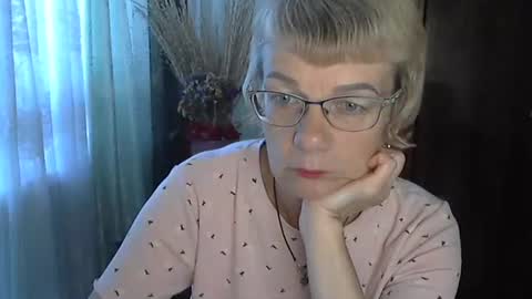 Snapshot of vanillaxcreamy chatting on October 9, 2025, 10:13 am Vanillaxcreamy online show from October 9, 2025, 10:13 am