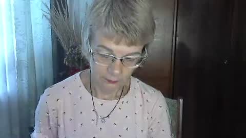 Snapshot of vanillaxcreamy chatting on October 13, 2025, 7:52 am Vanillaxcreamy online show from October 13, 2025, 7:52 am