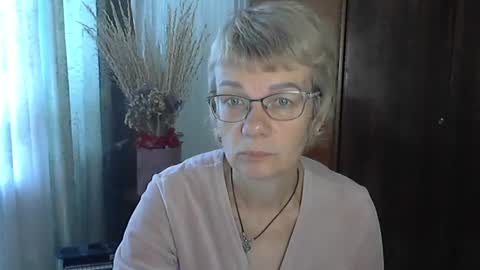 Snapshot of vanillaxcreamy chatting on October 14, 2025, 8:26 am Vanillaxcreamy online show from October 14, 2025, 8:26 am