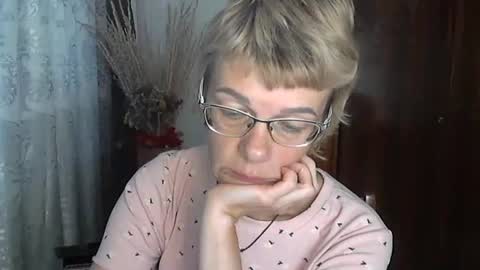 Snapshot of vanillaxcreamy chatting on October 19, 2025, 1:45 pm Vanillaxcreamy online show from October 19, 2025, 1:45 pm