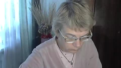 Snapshot of vanillaxcreamy chatting on October 21, 2025, 10:05 am Vanillaxcreamy online show from October 21, 2025, 10:05 am