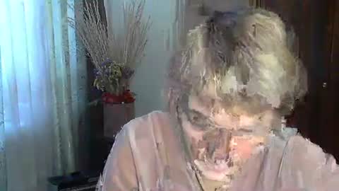 Snapshot of vanillaxcreamy chatting on November 17, 2025, 7:25 am Vanillaxcreamy online show from November 17, 2025, 7:25 am