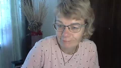 Snapshot of vanillaxcreamy chatting on November 18, 2025, 8:19 am Vanillaxcreamy online show from November 18, 2025, 8:19 am