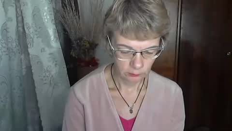 Snapshot of vanillaxcreamy chatting on November 24, 2025, 2:28 pm Vanillaxcreamy online show from November 24, 2025, 2:28 pm