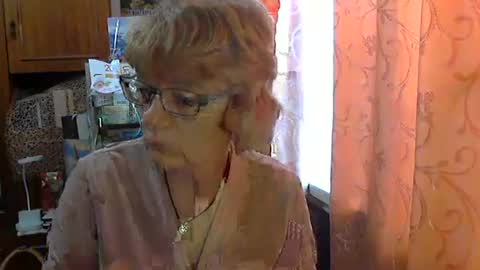 Snapshot of vanillaxcreamy chatting on February 19, 2026, 8:21 am Vanillaxcreamy online show from February 19, 2026, 8:21 am