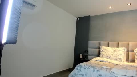 VANNA  online show from October 1, 2025, 7:31 pm