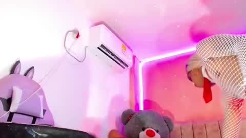 vannesa01 online show from January 19, 2025, 2:47 am