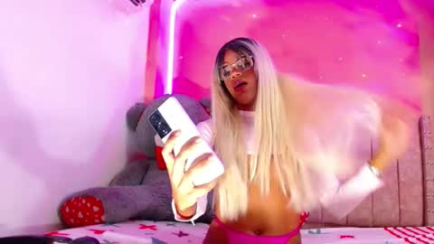 vannesa01 online show from February 18, 2025, 7:41 pm