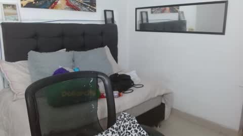 vane online show from December 4, 2025, 9:12 pm