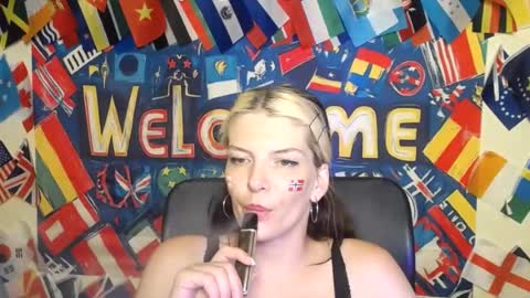 Snapshot of vanrey_ chatting on July 11, 2026, 6:43 pm Vanessa online show from July 11, 2026, 6:43 pm