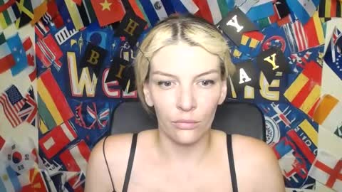 Snapshot of vanrey_ chatting on July 14, 2026, 7:35 am Vanessa online show from July 14, 2026, 7:35 am