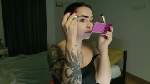 vaolietkat online show from October 21, 2025, 5:52 am