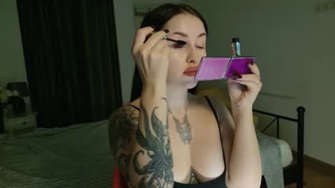 vaolietkat online show from November 11, 2025, 7:08 am