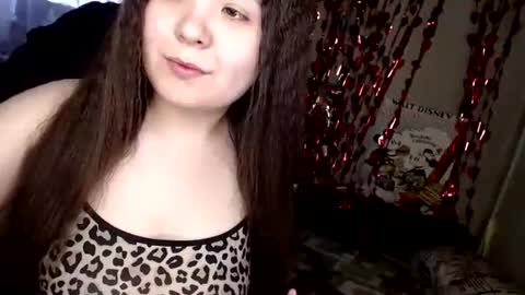 Var Kiss online show from April 13, 2026, 4:29 am
