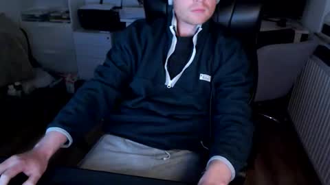 Snapshot of vaslo08 chatting on May 6, 2026, 10:53 am Vaslo online show from May 6, 2026, 10:53 am