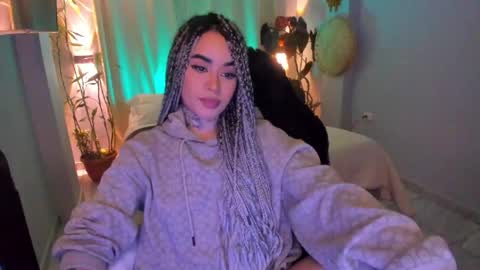 Snapshot of vayolett_bass chatting on May 28, 2026, 8:50 pm Vayolett Bass online show from May 28, 2026, 8:50 pm