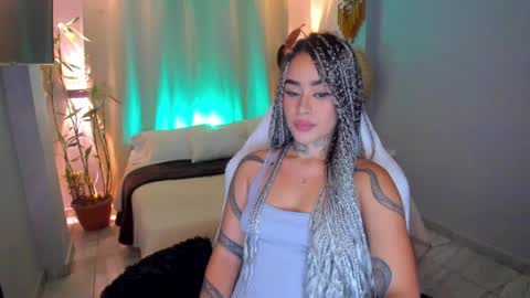 Snapshot of vayolett_bass chatting on June 3, 2026, 8:28 am Vayolett Bass online show from June 3, 2026, 8:28 am