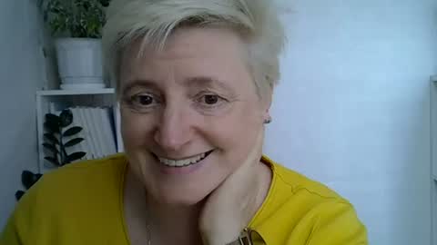 vea_motty online show from June 18, 2026, 11:03 am