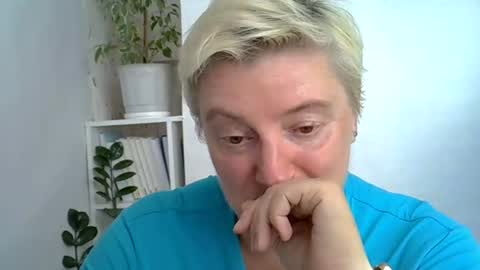 vea_motty online show from July 12, 2026, 12:40 pm