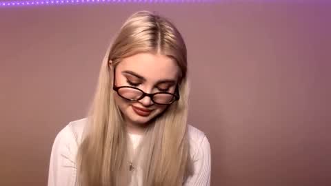 Monika online show from November 27, 2025, 5:48 pm