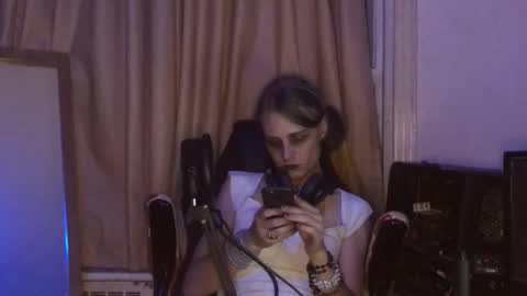 veelucious online show from October 6, 2025, 3:04 am