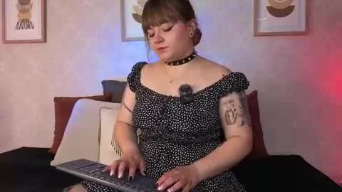 Snapshot of veesimons_dh chatting on October 21, 2025, 8:20 pm Vee Simons online show from October 21, 2025, 8:20 pm