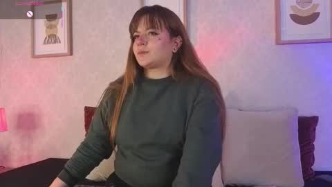 Snapshot of veesimons_dh chatting on October 27, 2025, 7:40 pm Vee Simons online show from October 27, 2025, 7:40 pm