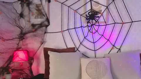 Snapshot of veesimons_dh chatting on October 29, 2025, 8:43 pm Vee Simons online show from October 29, 2025, 8:43 pm