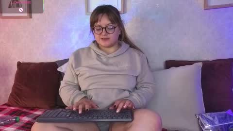 Snapshot of veesimons_dh chatting on November 5, 2025, 10:10 pm Vee Simons online show from November 5, 2025, 10:10 pm