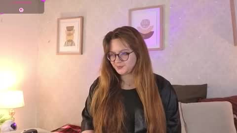 Snapshot of veesimons_dh chatting on November 21, 2025, 8:18 pm Vee Simons online show from November 21, 2025, 8:18 pm