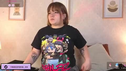 Snapshot of veesimons_dh chatting on December 14, 2025, 2:00 pm Vee Simons online show from December 14, 2025, 2:00 pm