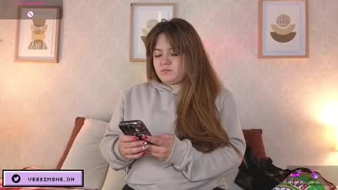 Snapshot of veesimons_dh chatting on December 15, 2025, 7:51 pm Vee Simons online show from December 15, 2025, 7:51 pm