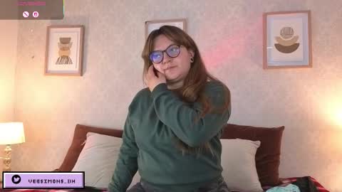 Snapshot of veesimons_dh chatting on December 20, 2025, 7:32 pm Vee Simons online show from December 20, 2025, 7:32 pm