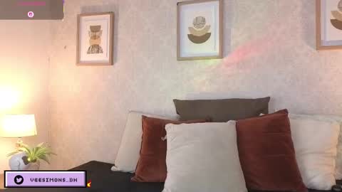 Snapshot of veesimons_dh chatting on January 6, 2026, 7:39 pm Vee Simons online show from January 6, 2026, 7:39 pm