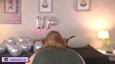 Snapshot of veesimons_dh chatting on January 8, 2026, 8:44 pm Vee Simons online show from January 8, 2026, 8:44 pm