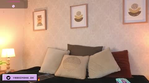 Snapshot of veesimons_dh chatting on February 24, 2026, 8:18 pm Vee Simons online show from February 24, 2026, 8:18 pm