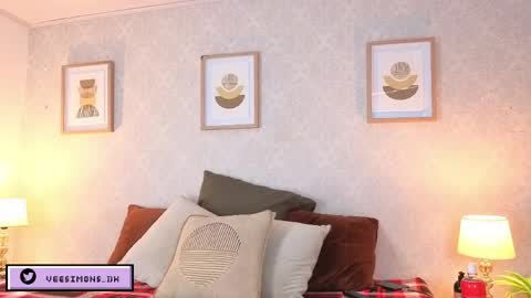 Vee Simons online show from March 23, 2026, 7:29 pm