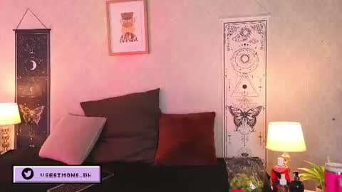 Snapshot of veesimons_dh chatting on June 27, 2026, 8:47 pm Vee Simons online show from June 27, 2026, 8:47 pm