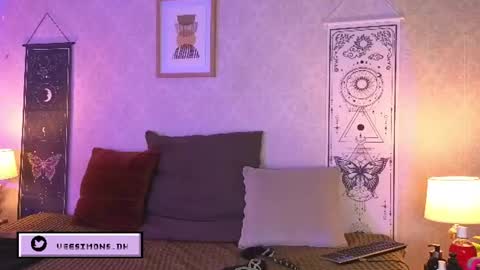 Snapshot of veesimons_dh chatting on July 8, 2026, 8:24 pm Vee Simons online show from July 8, 2026, 8:24 pm