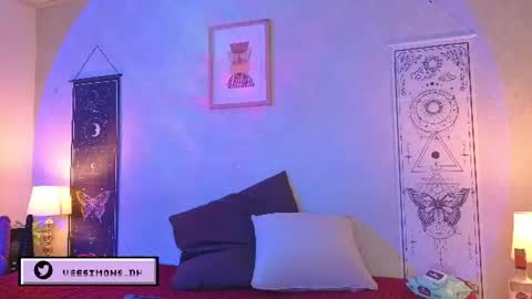 Snapshot of veesimons_dh chatting on July 14, 2026, 7:52 pm Vee Simons online show from July 14, 2026, 7:52 pm