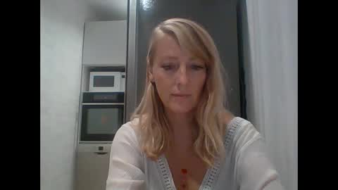 Veessa online show from October 4, 2025, 4:16 pm