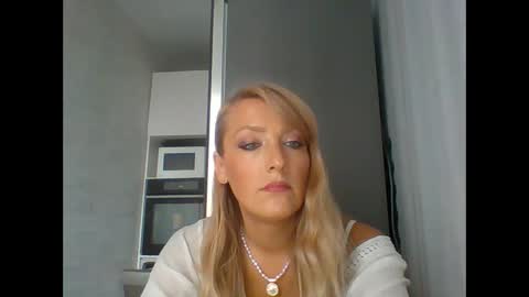 Veessa online show from October 18, 2025, 1:01 pm