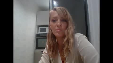 Snapshot of veessa chatting on November 12, 2025, 5:35 pm Veessa online show from November 12, 2025, 5:35 pm