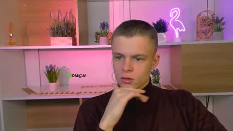 veldi_to online show from December 22, 2025, 7:44 pm