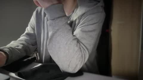 Snapshot of velian_hard chatting on November 18, 2025, 7:29 pm velian_hard online show from November 18, 2025, 7:29 pm