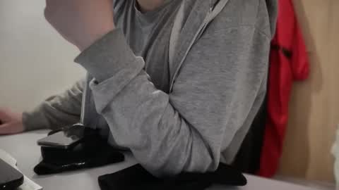 Snapshot of velian_hard chatting on November 19, 2025, 7:36 pm velian_hard online show from November 19, 2025, 7:36 pm